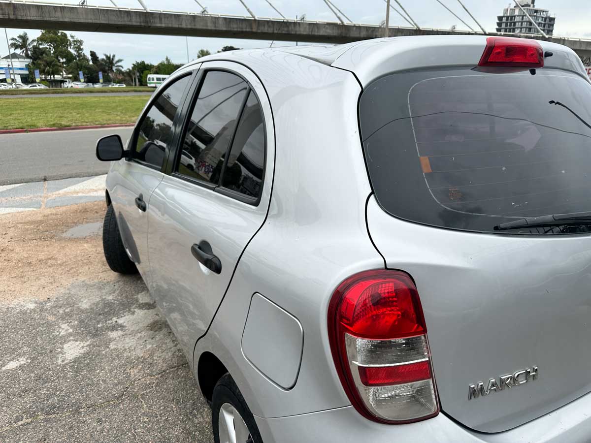 NISSAN MARCH EXTRA FULL 1.6 MT 5PTS 2012