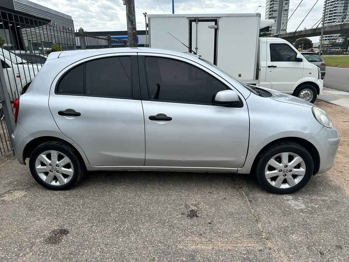 NISSAN MARCH EXTRA FULL 1.6 MT 5PTS 2012