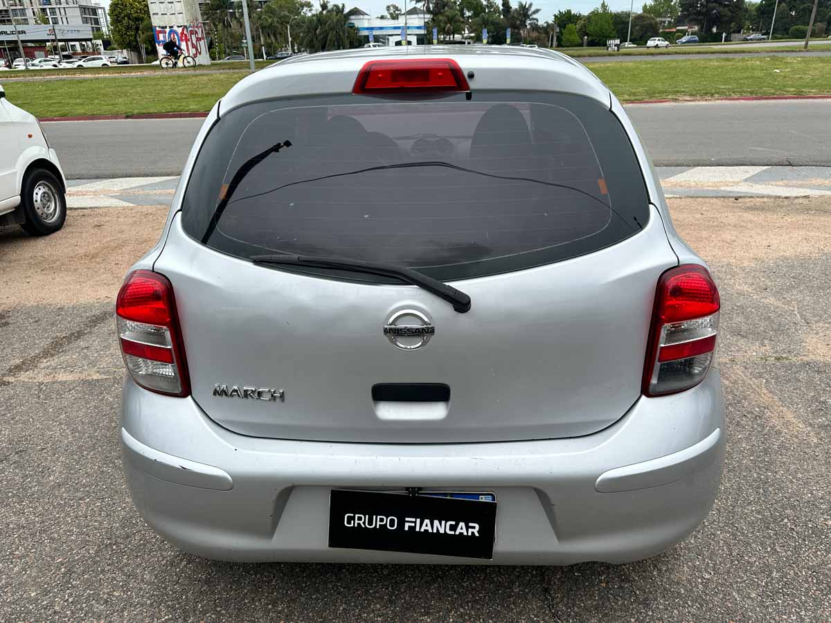 NISSAN MARCH EXTRA FULL 1.6 MT 5PTS 2012