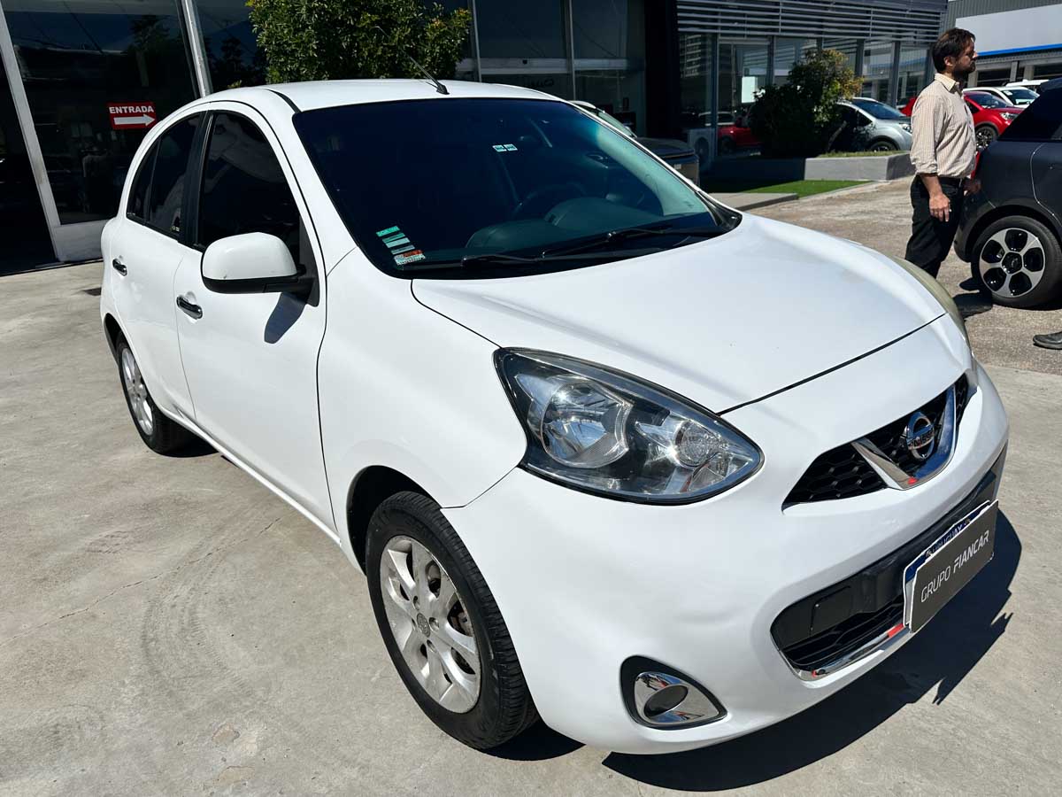 NISSAN MARCH EXTRA FULL 1.6 MT 5PTS 2014