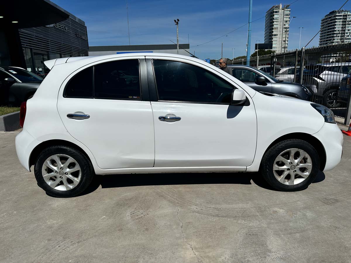 NISSAN MARCH EXTRA FULL 1.6 MT 5PTS 2014