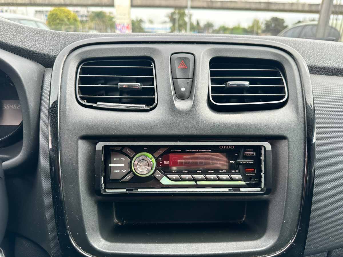 RENAULT LOGAN LIFE 1.0 MT FULL 4PTS 2023