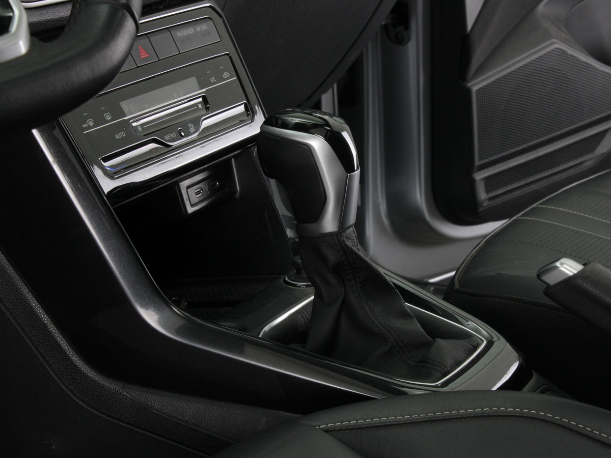 VOLKSWAGEN T- CROSS HIGHLINE 1.0 TSI TURBO AT 2025