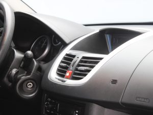 PEUGEOT 207 2012
