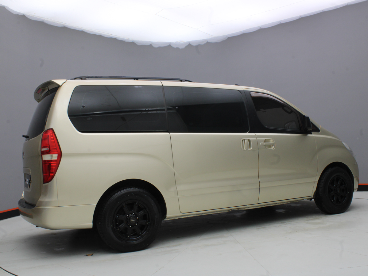 HYUNDAI H1 MINIBUS 2012