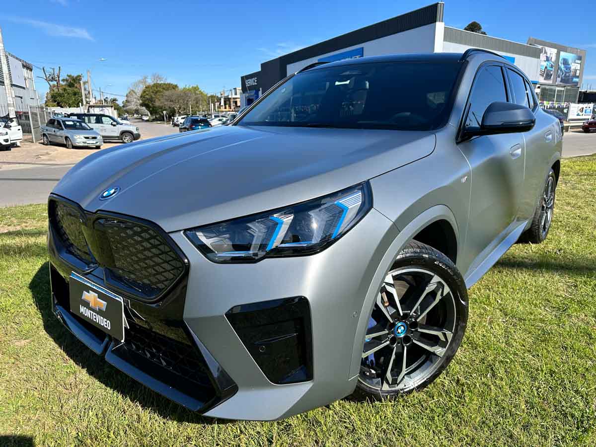 BMW iX2 XDrive 30 M SPORT AT 100 ELECTRICO 2025